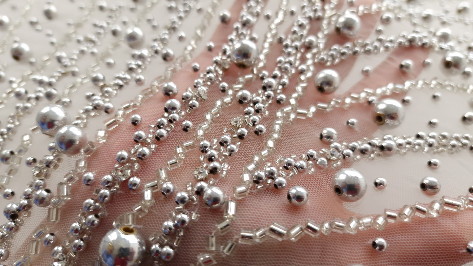 Broderie argintie cu perle pe tulle - imagine 4