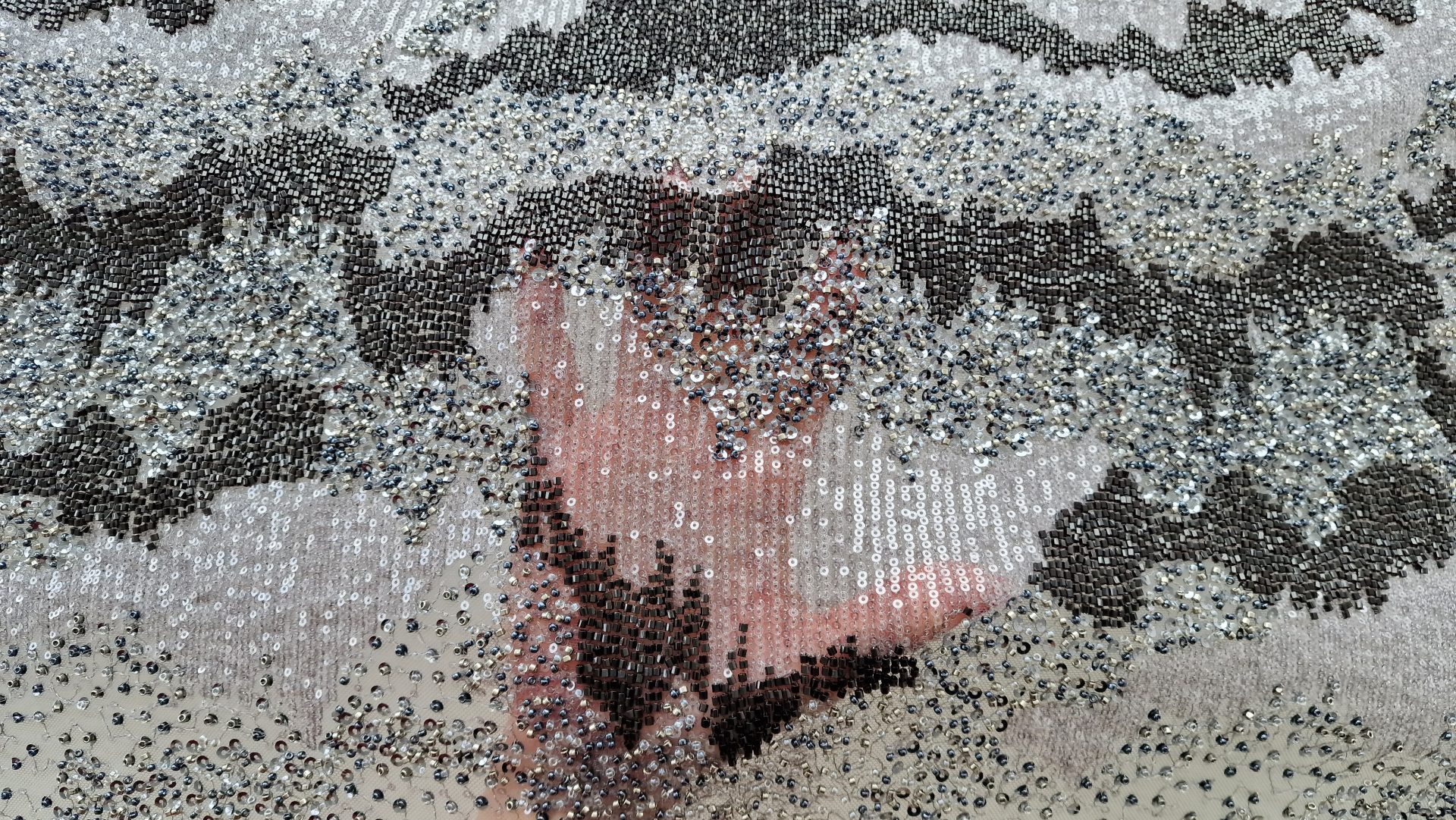 Broderie cu micropaiete si margelute Grey/Black