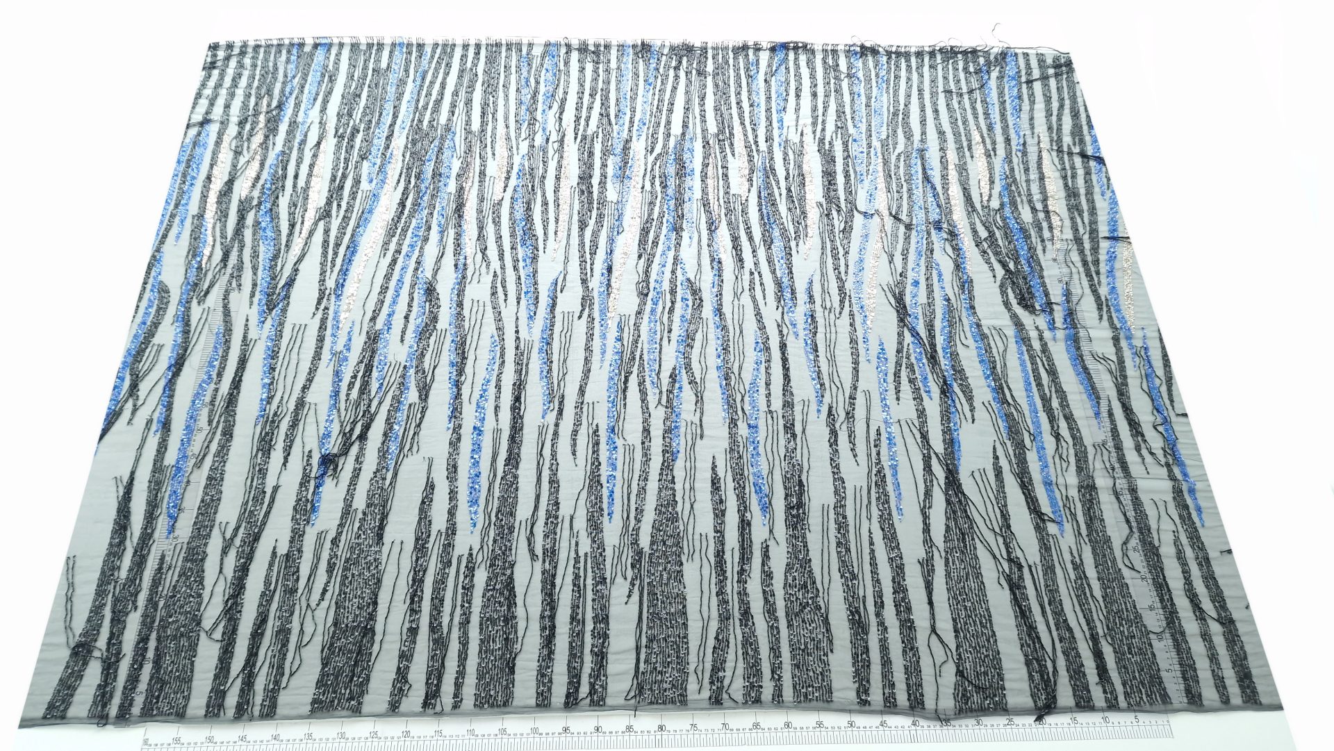 Broderie neagra cu franjuri din margele - imagine 4