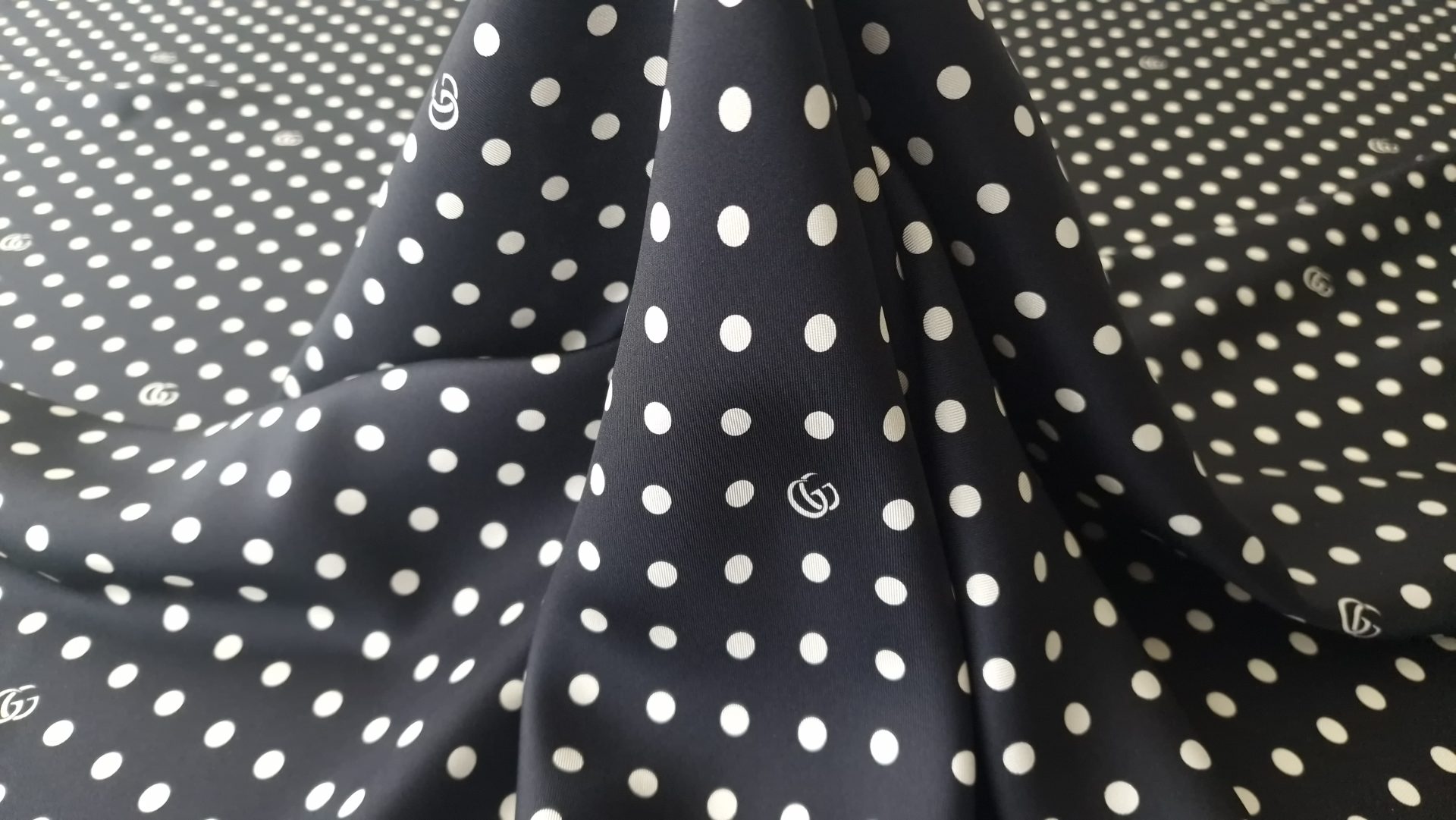 Twill din matase naturala Polka Dots GUC1268