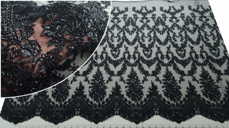 Broderie cu aplicatii negre cusute pe tulle