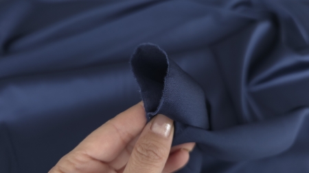 degete ridica tesatura navy verso mat vizibil detaliu margine