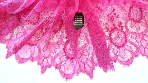 Dantela frantuzeasca roz Solstiss cu lana si bumbac
