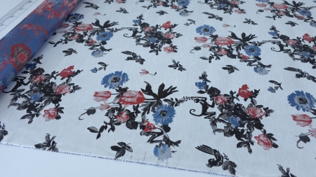 Brocard multicolor din bumbac si fir metalizat VAL343 cu model floral rosu, albastru si negru pe fond deschis