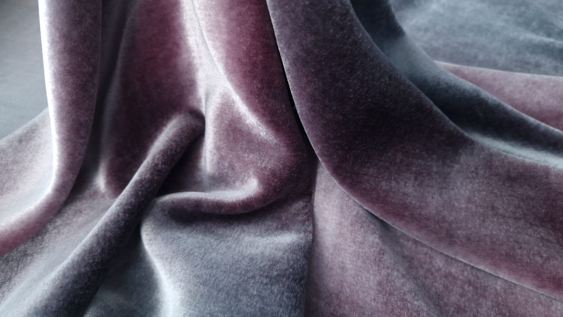 Catifea din vascoza si matase naturala grey-purple shaded MCL1456