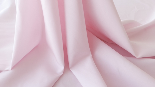 Poplin din bumbac usor elastic roz deschis pentru camasi