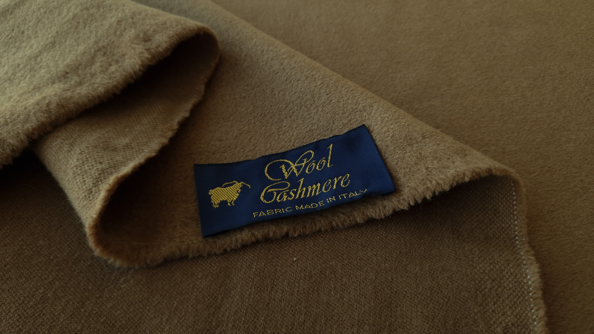 Stofa groasa din casmir si lana maro-kaki - imagine 2