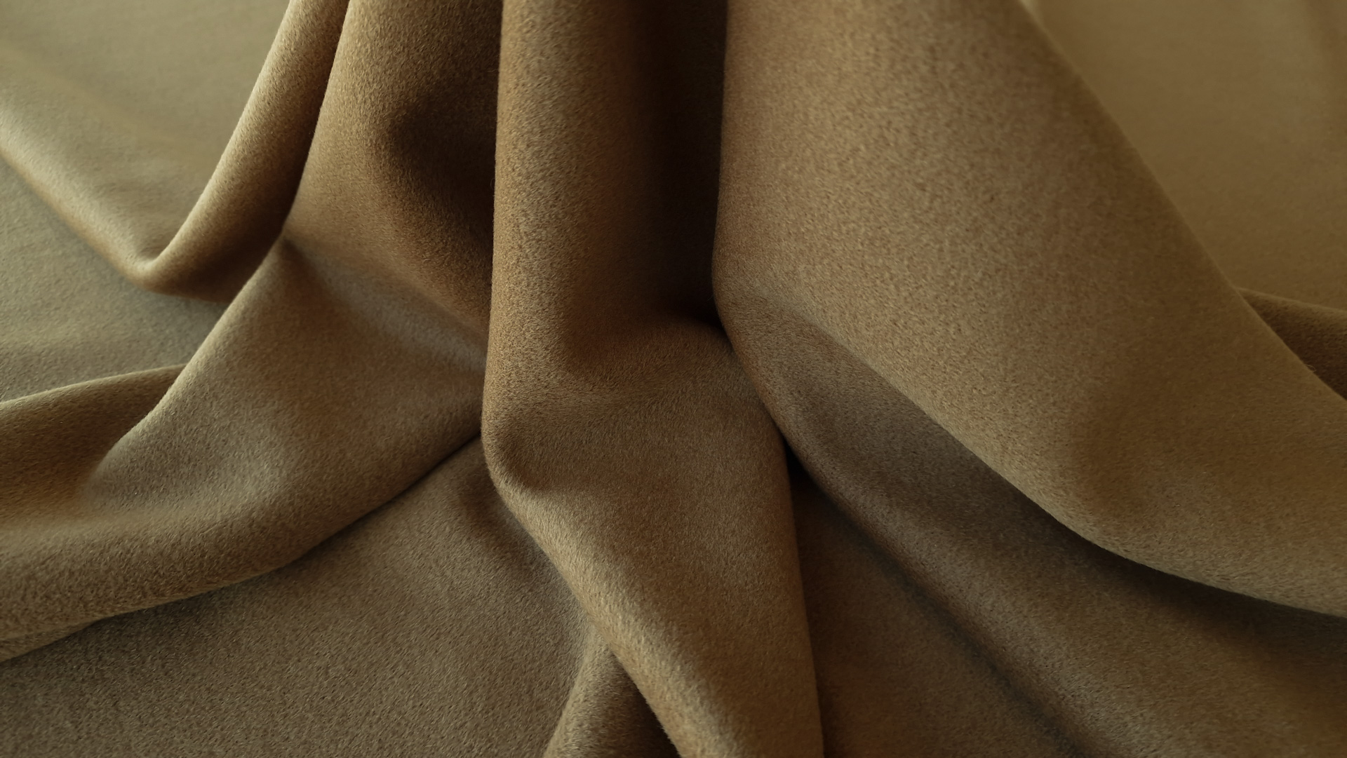 Stofa groasa din casmir si lana maro-kaki