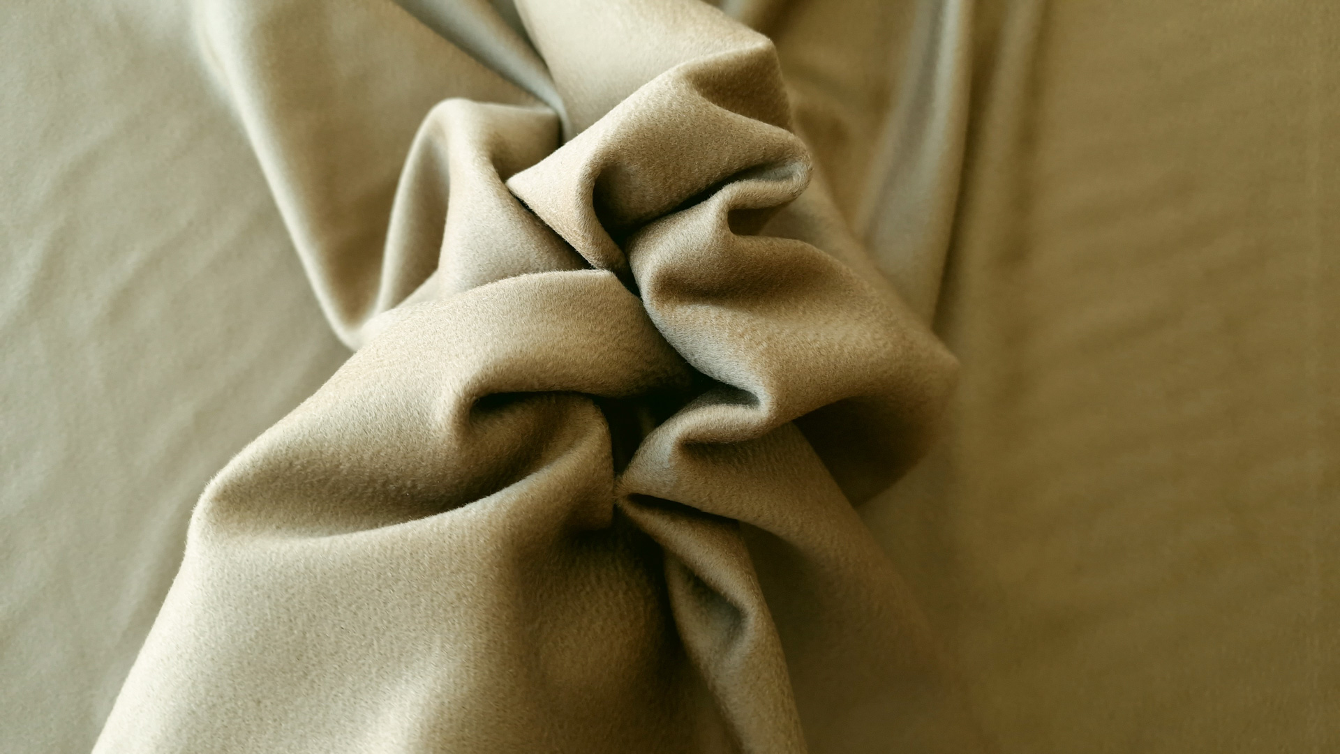 Stofa medie din casmir pur kaki deschis AKR85410 - imagine 4