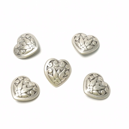 Nasturi metalici argintii in forma de inima - 25 mm