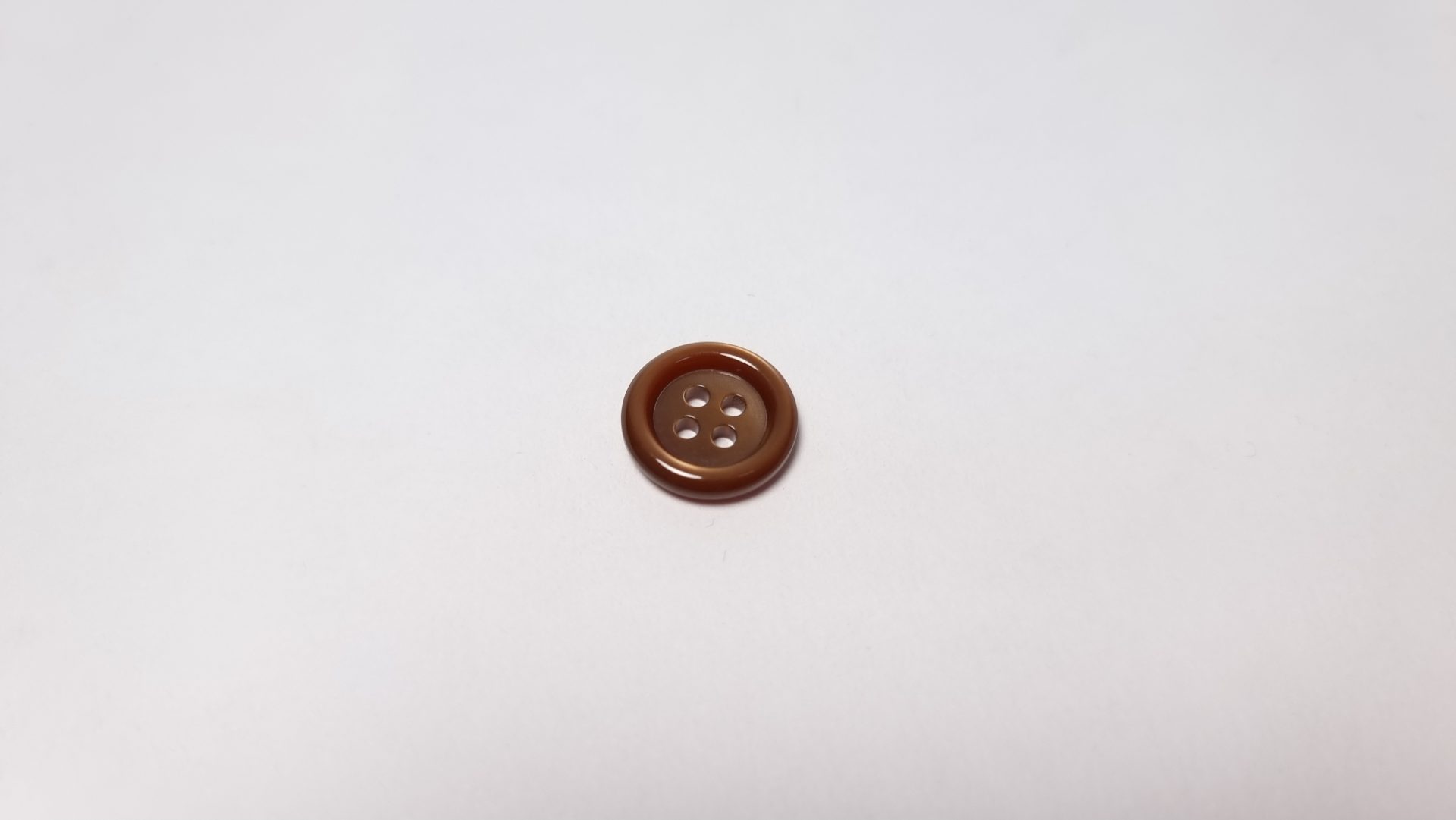 Nasturi mici simpli rotunzi maro - 12 mm