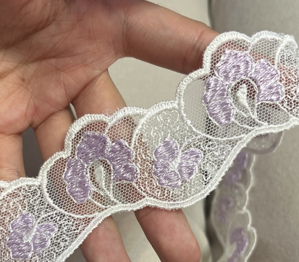 Banda decorativa ingusta din dantela brodata mov photo review
