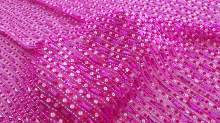 Broderie fucsia cu aplicatii cusute manual pe tulle