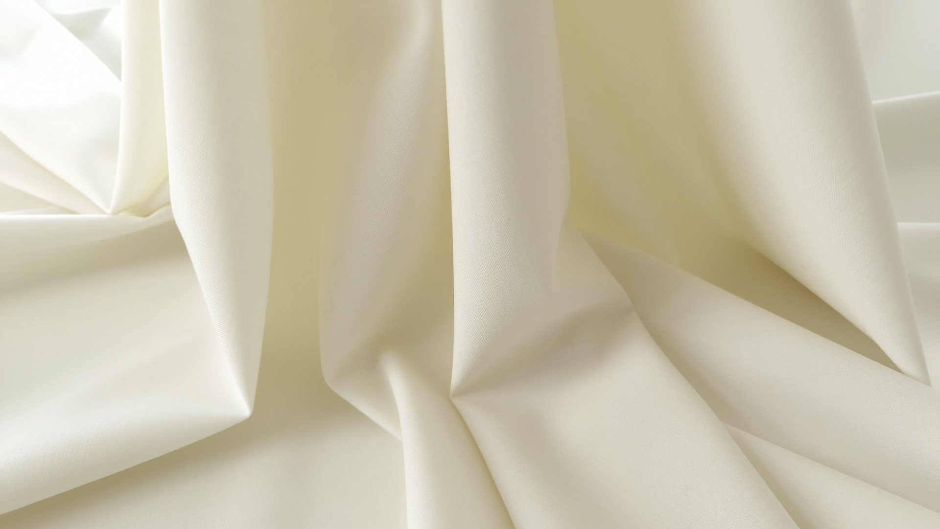 Stofa subtire cu lana si elastan pentru costume Creamy Ivory