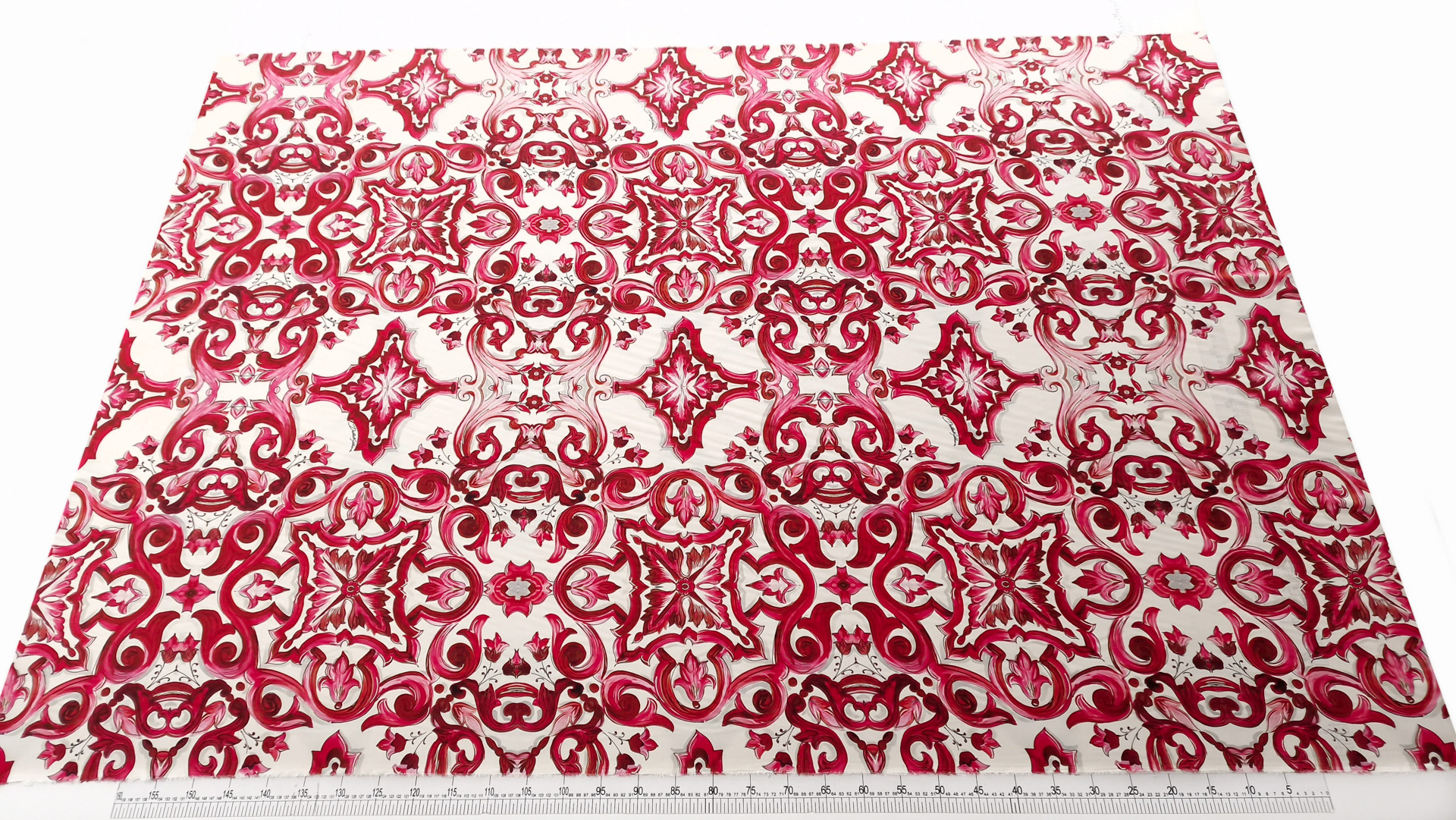 Twill din matase naturala imprimata Red Majolica DG1661 - imagine 5