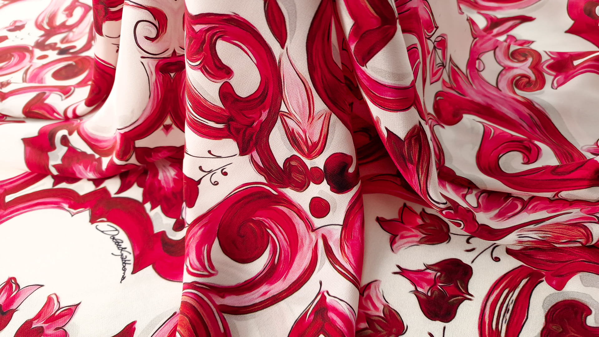 Twill din matase naturala imprimata Red Majolica DG1661