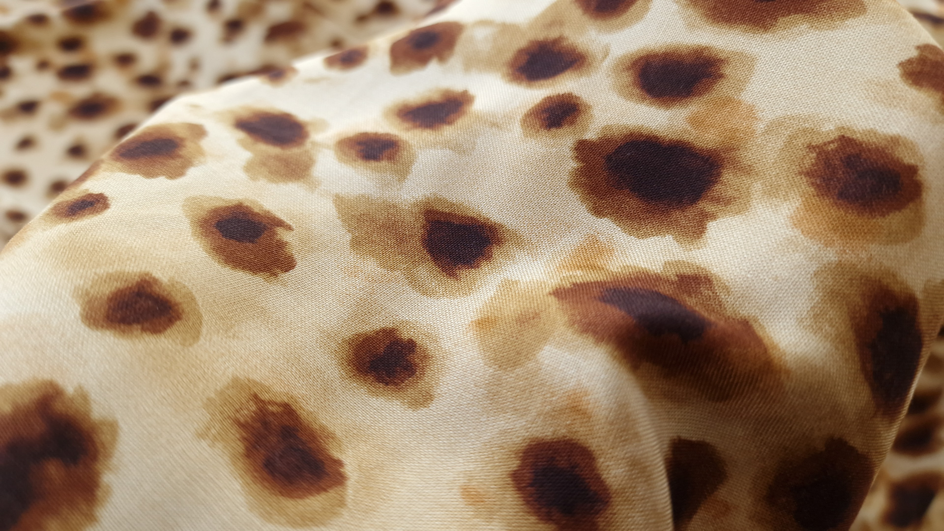 Cheetah printed viscose stretch satin - imagine 6
