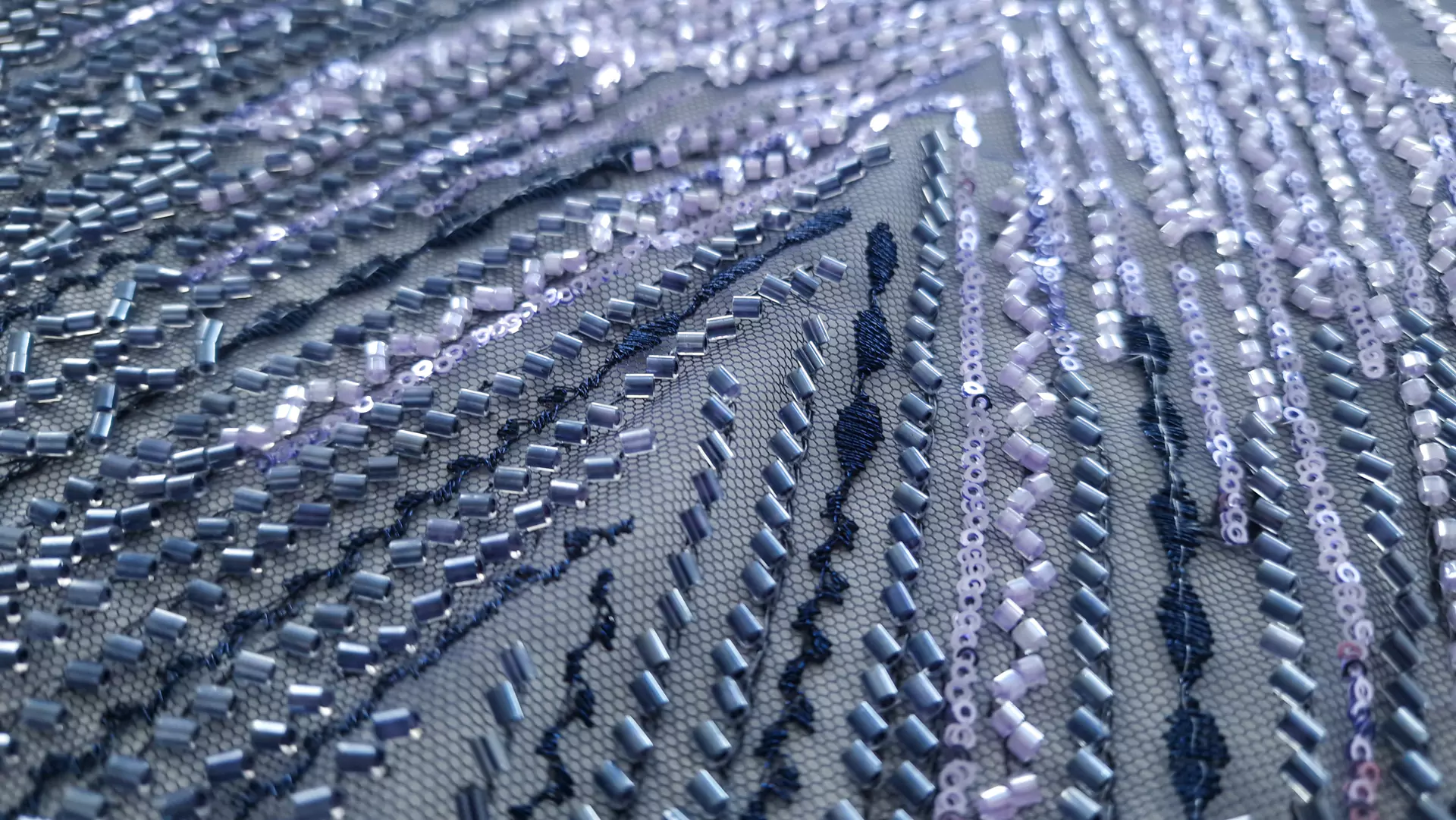 Dantela pe tulle bleumarin accesorizata multicolor - imagine 16