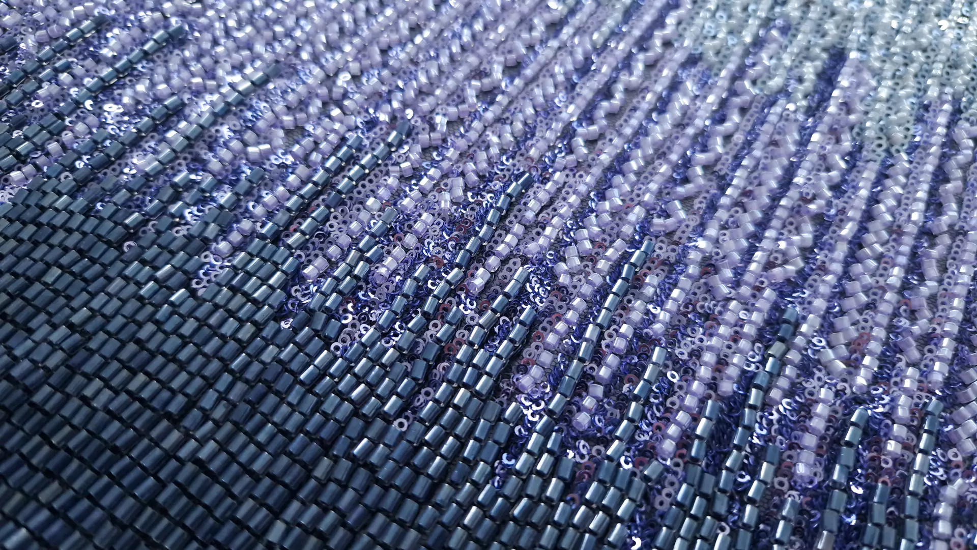 Dantela pe tulle bleumarin accesorizata multicolor - imagine 13