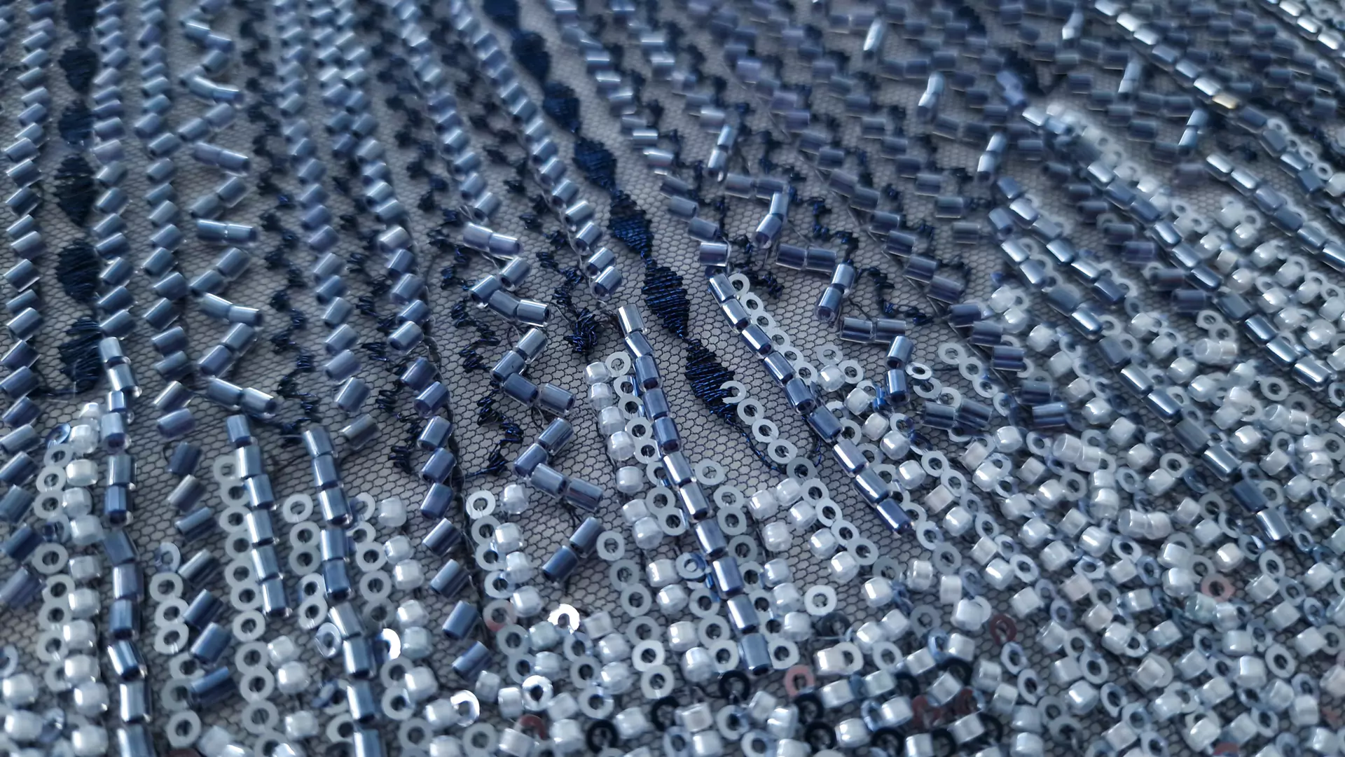 Dantela pe tulle bleumarin accesorizata multicolor - imagine 14