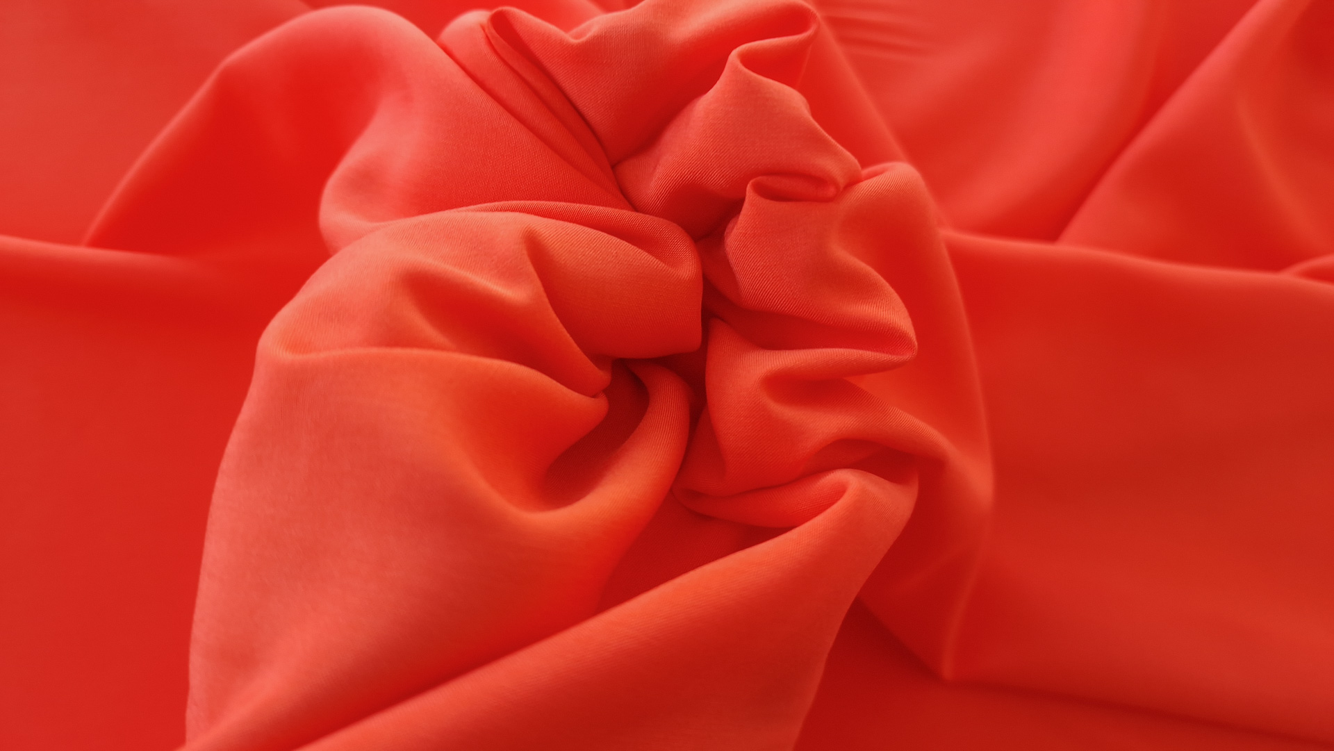 Tesatura fina cu matase naturala corai - imagine 3