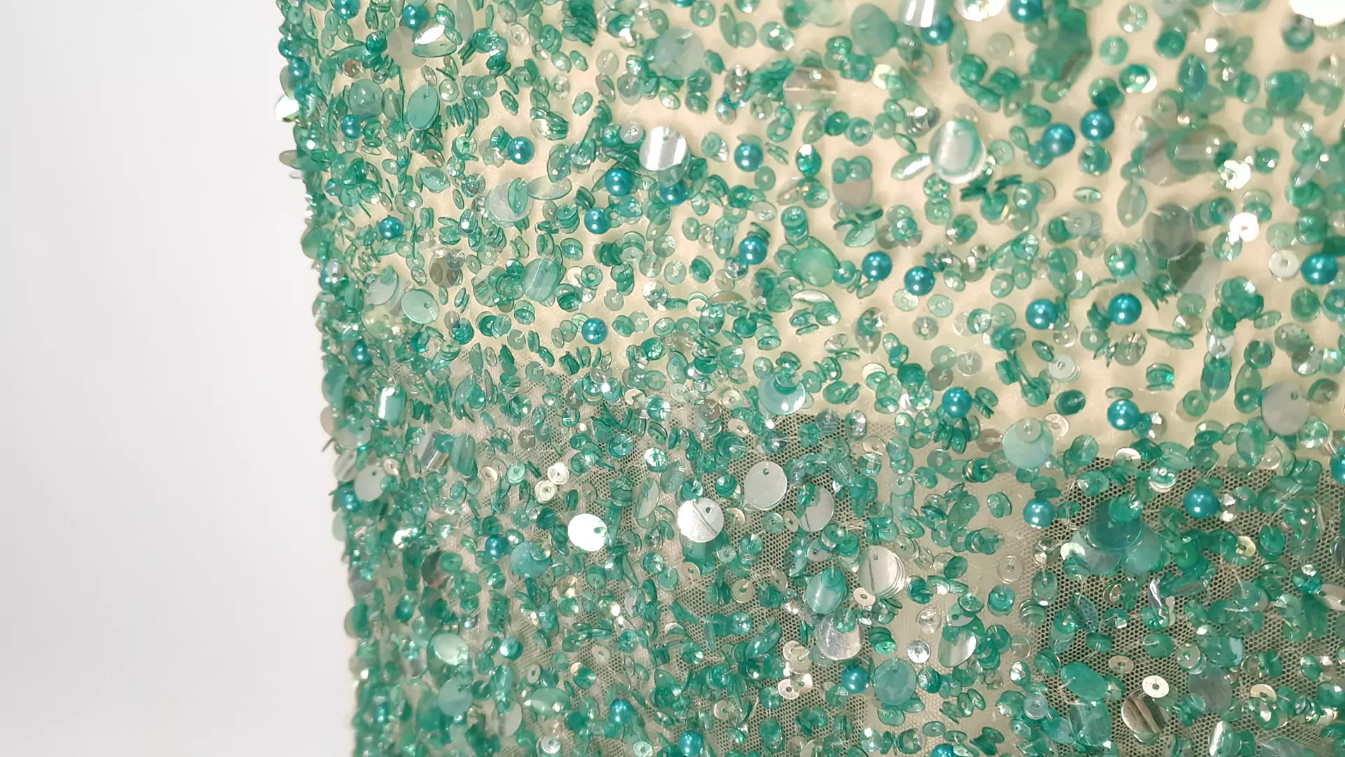 Broderie accesorizata manual cu paiete mint - imagine 9