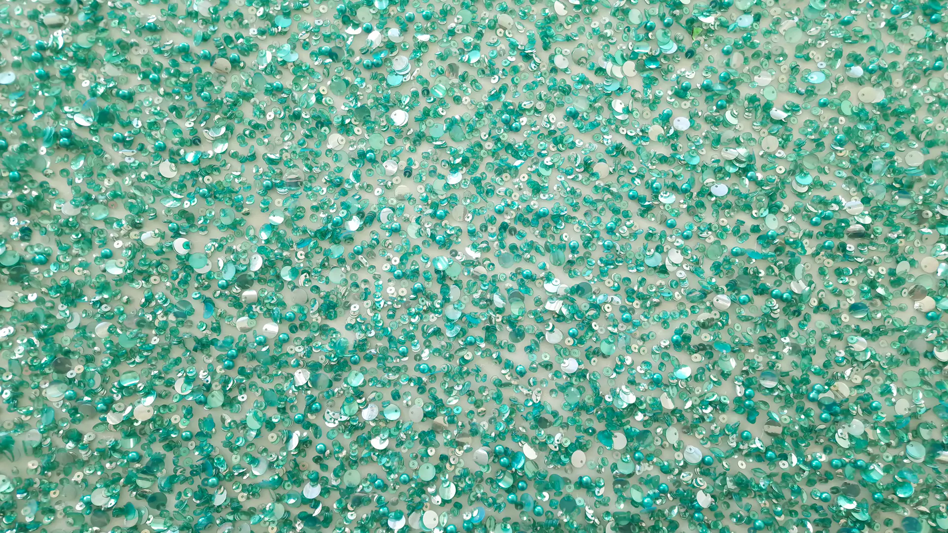 Broderie accesorizata manual cu paiete mint - imagine 10