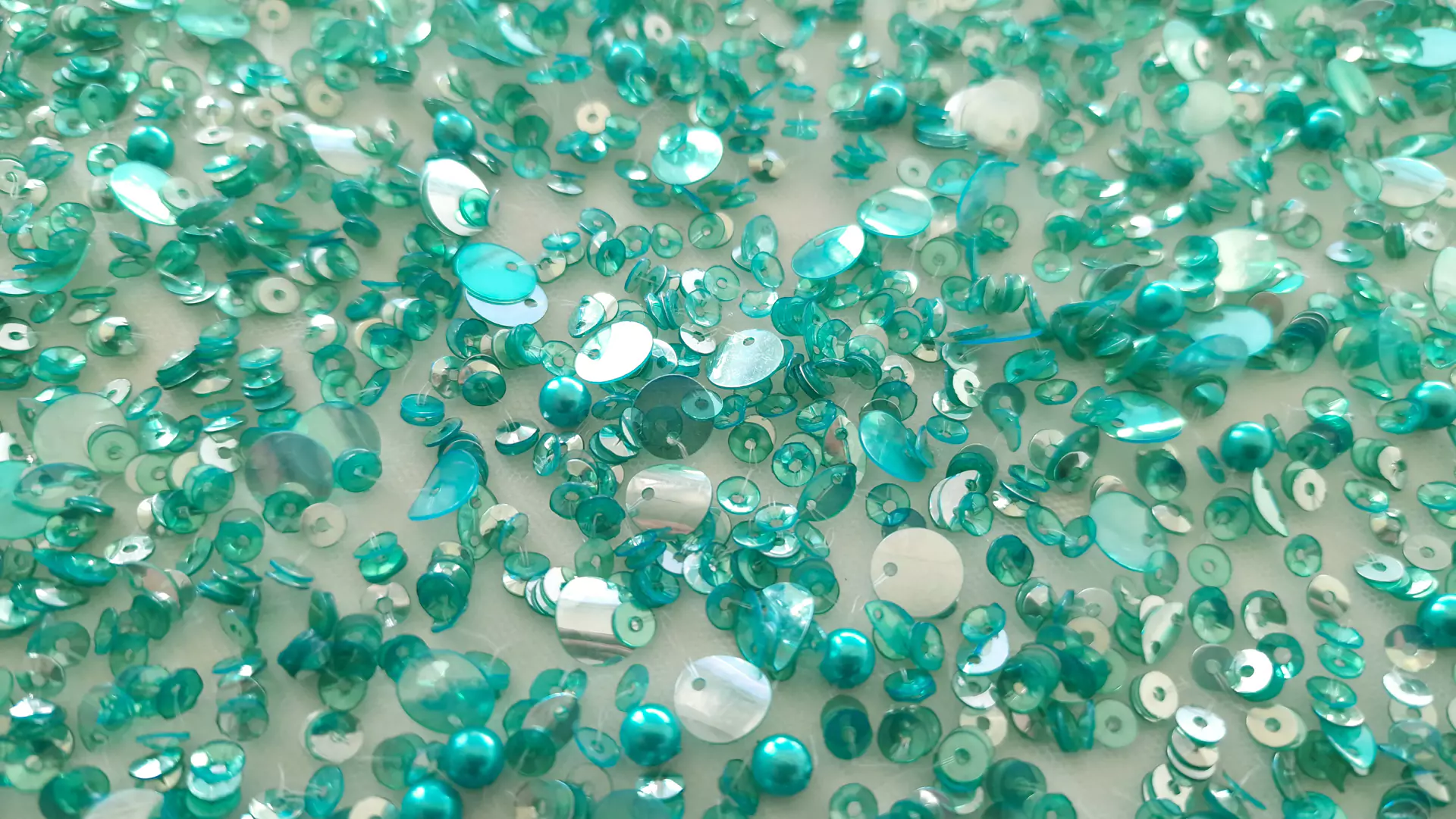 Broderie accesorizata manual cu paiete mint - imagine 12