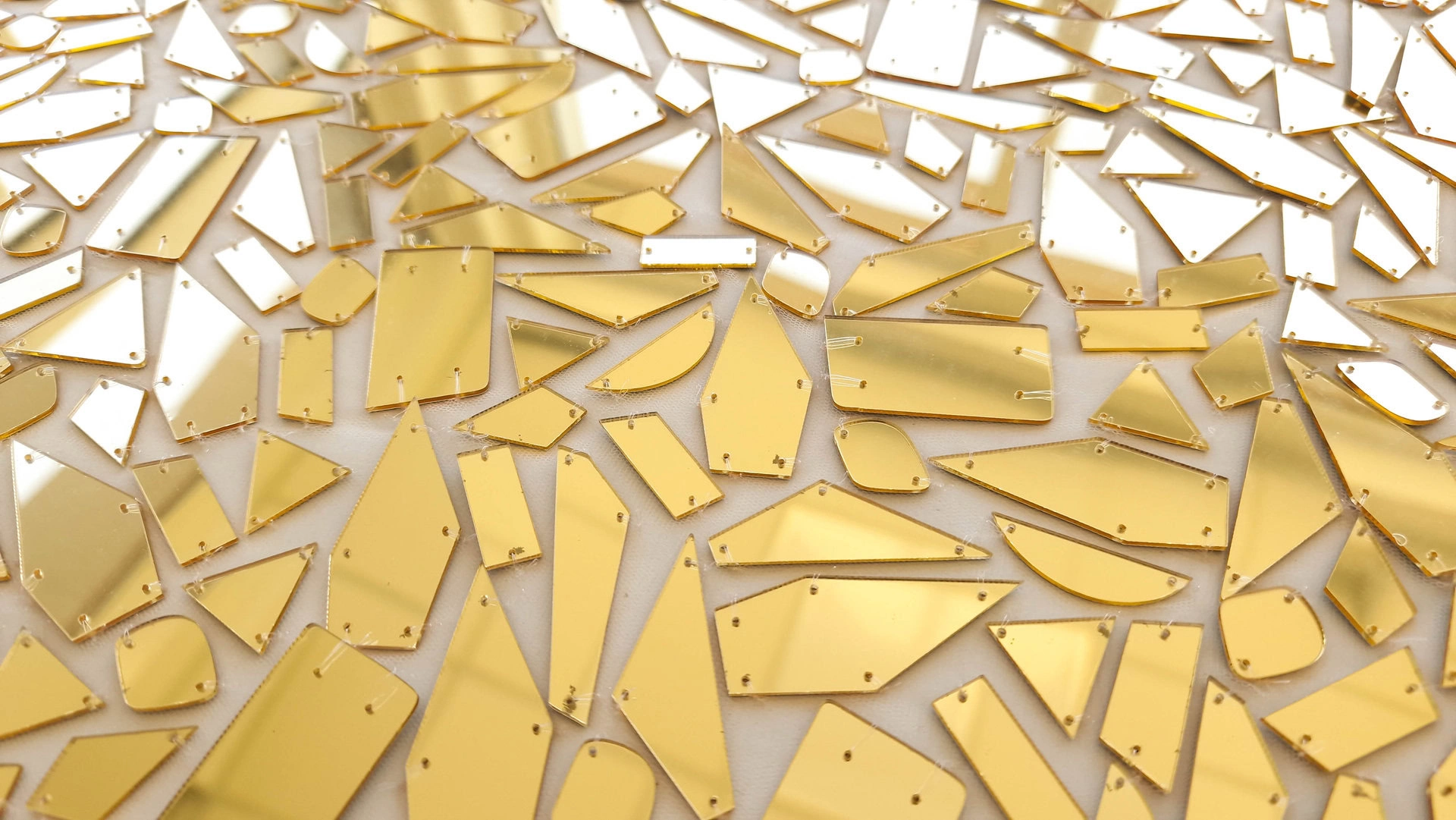 Broderie couture accesorizata cu oglinzi gold - imagine 6