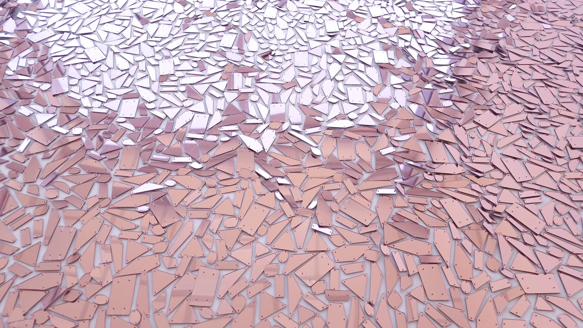 Broderie couture accesorizata cu oglinzi rose - imagine 6