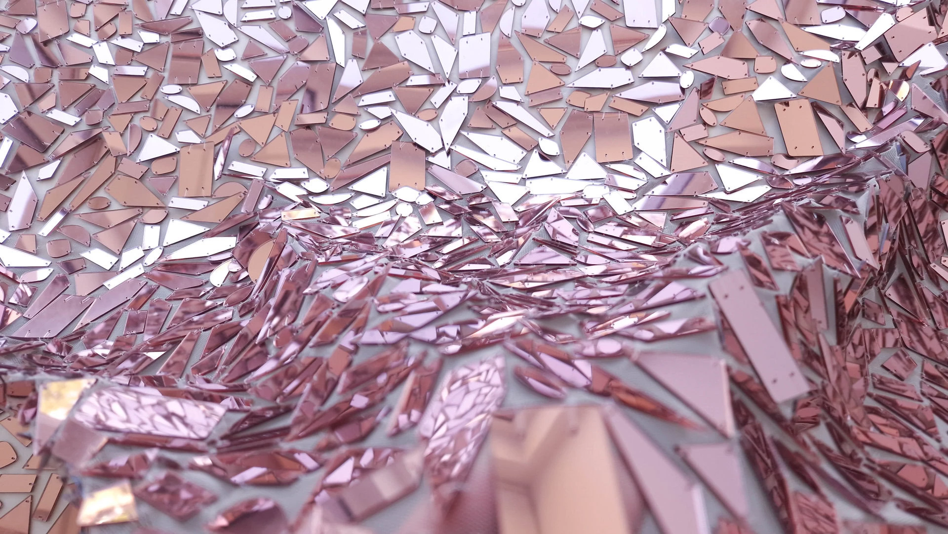 Broderie couture accesorizata cu oglinzi rose - imagine 4