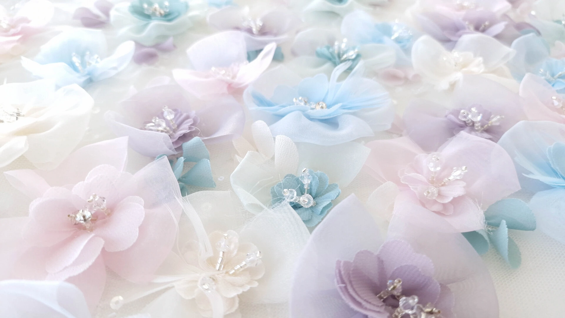 Broderie cu flori 3D cusute manual - imagine 12