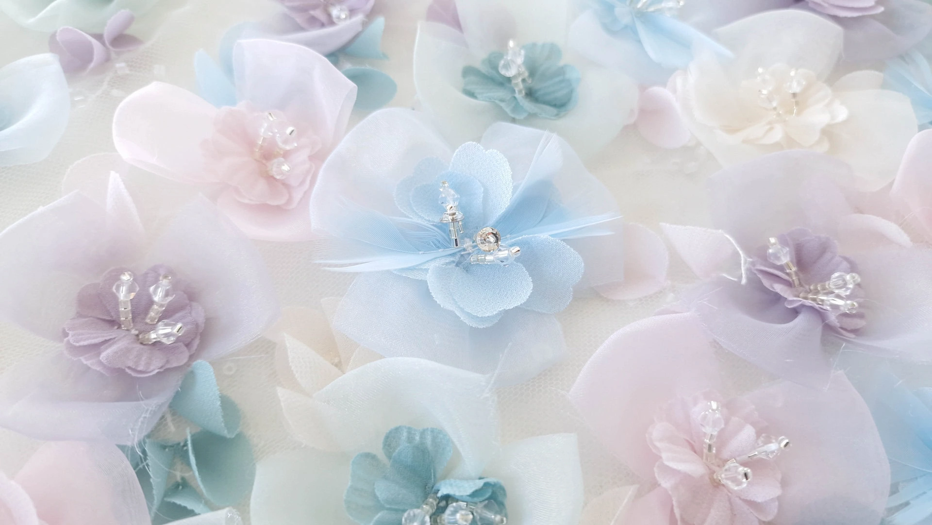 Broderie cu flori 3D cusute manual - imagine 10