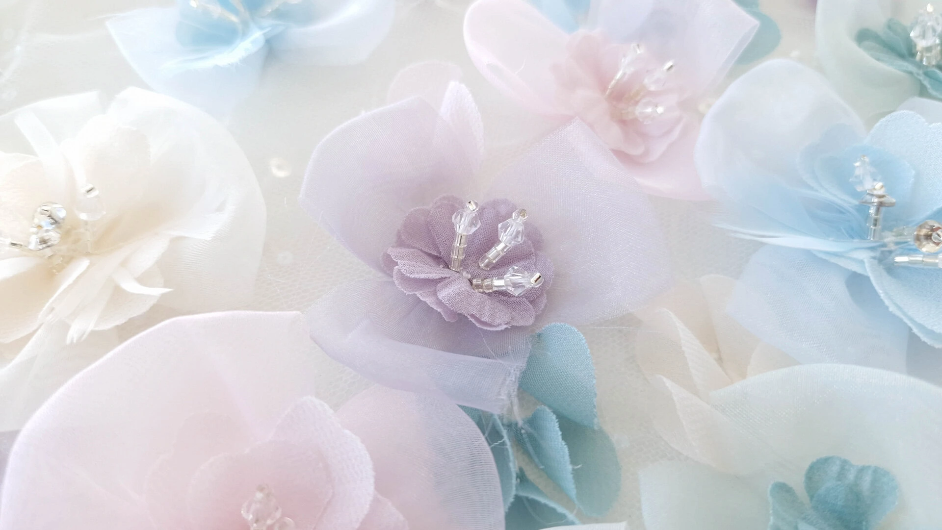 Broderie cu flori 3D cusute manual - imagine 14