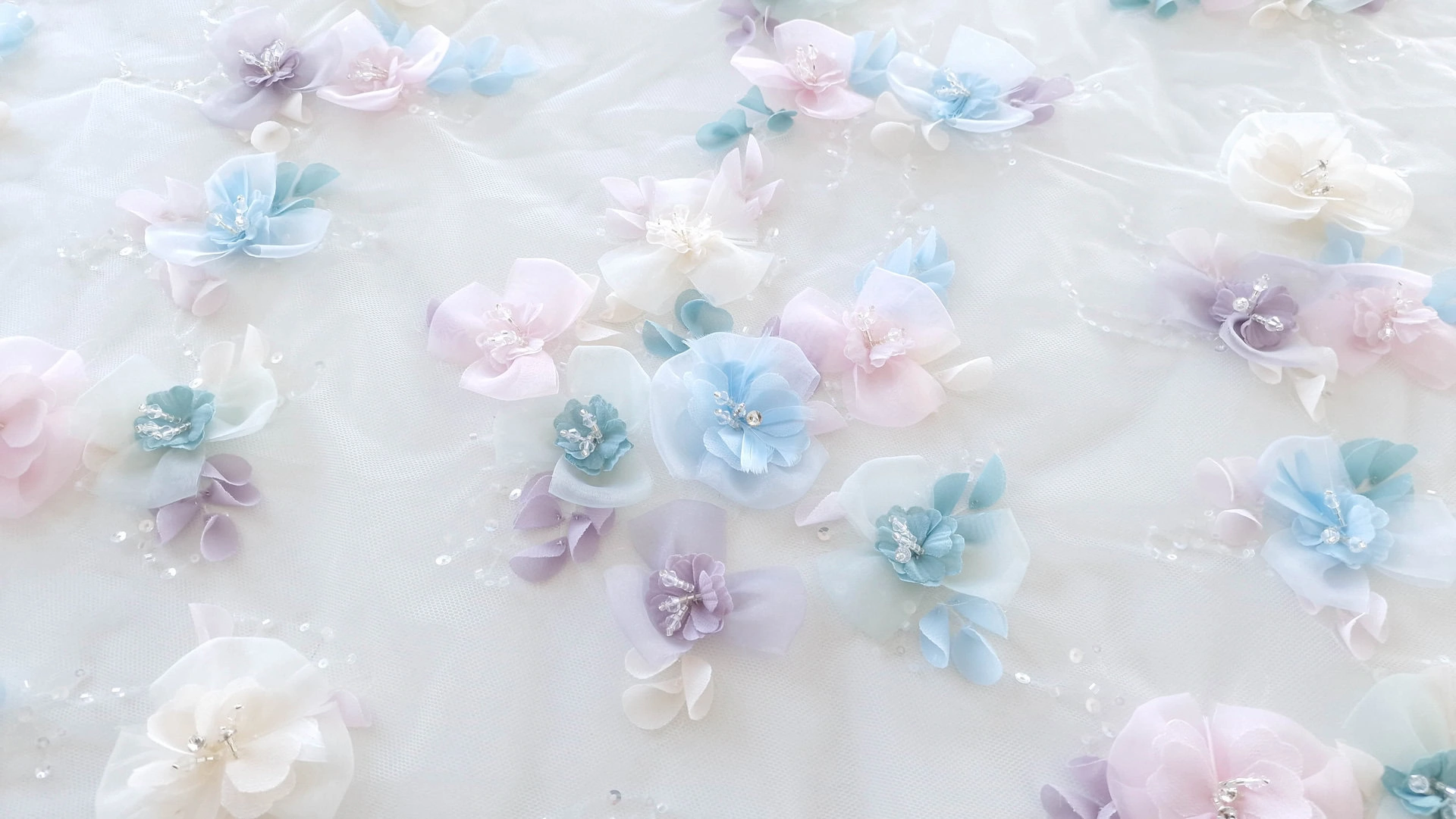 Broderie cu flori 3D cusute manual - imagine 9