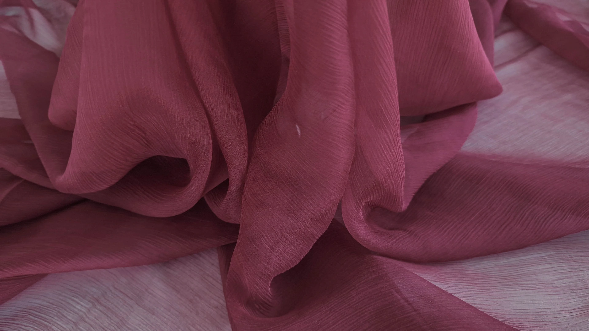 Voal creponat grena intens Muselina din matase naturala - imagine 4