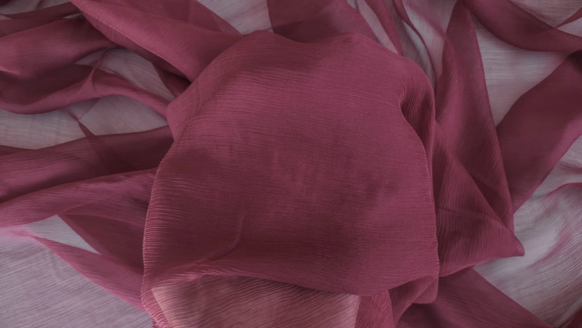 Voal creponat grena intens Muselina din matase naturala - imagine 6