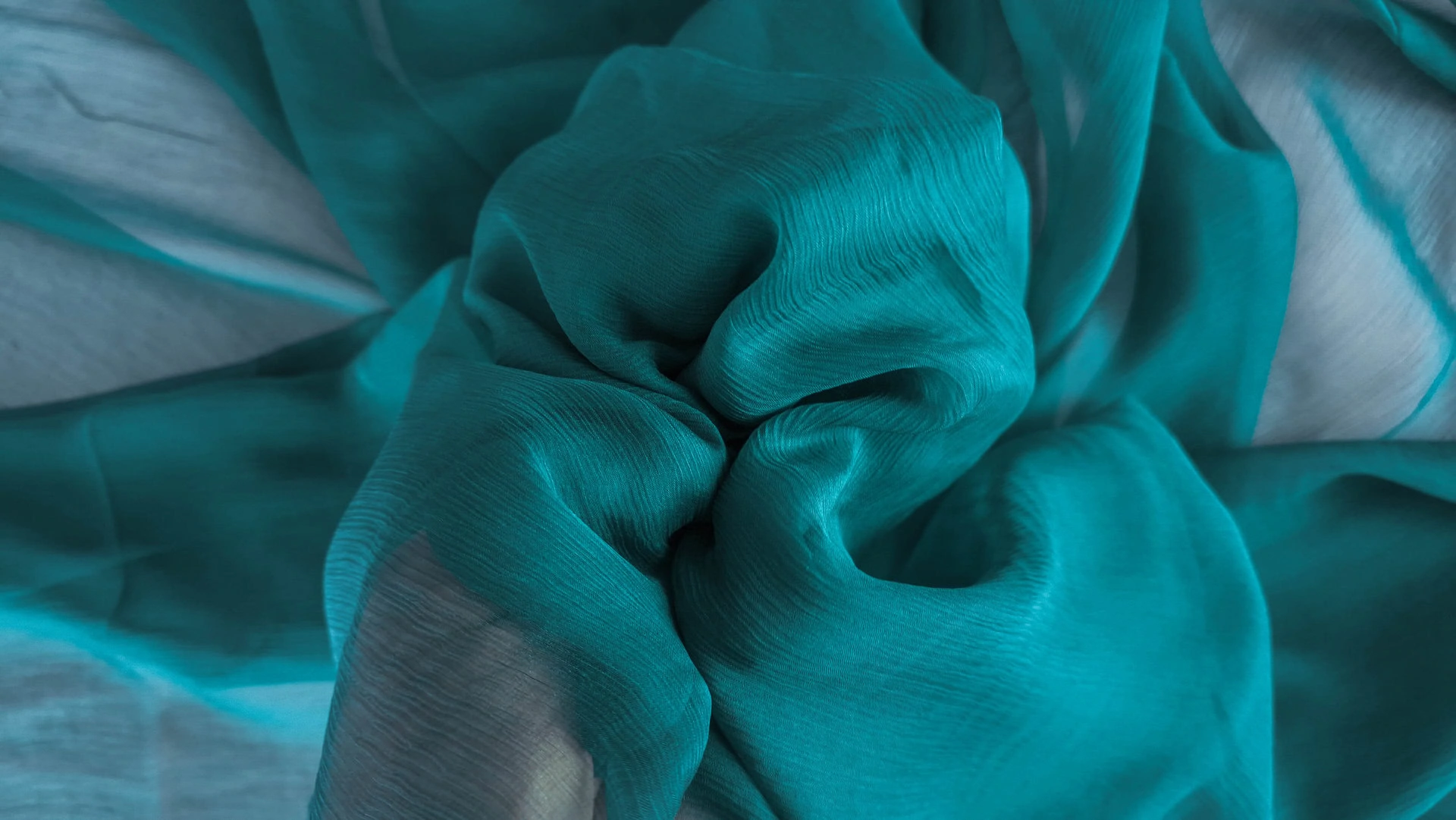 Voal creponat turquoise intens Muselina din matase naturala - imagine 5