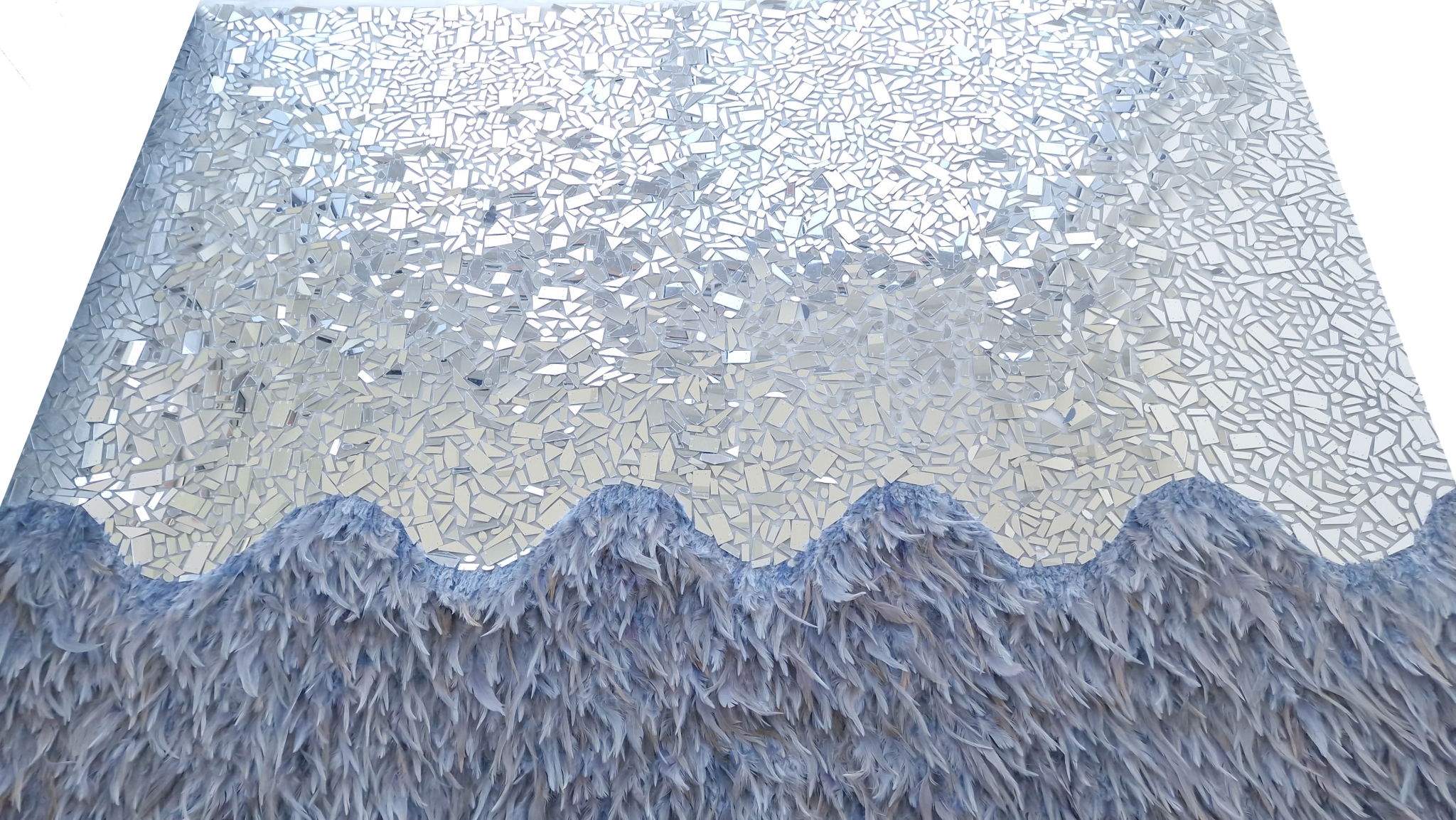 Broderie silver mauve accesorizata cu oglinzi si pene - imagine 7