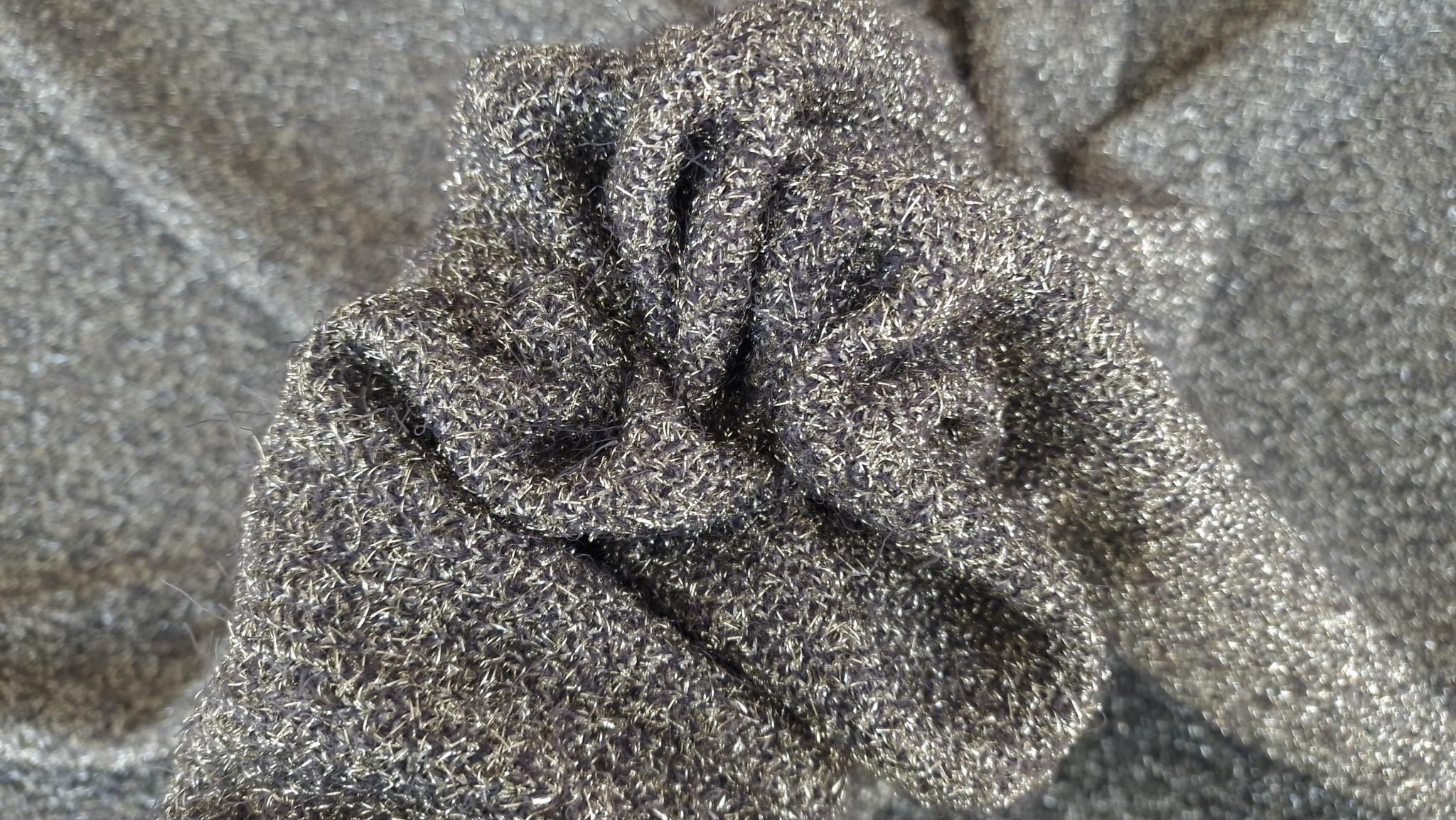 Tesatura gri cu fir metalizat auriu - imagine 3