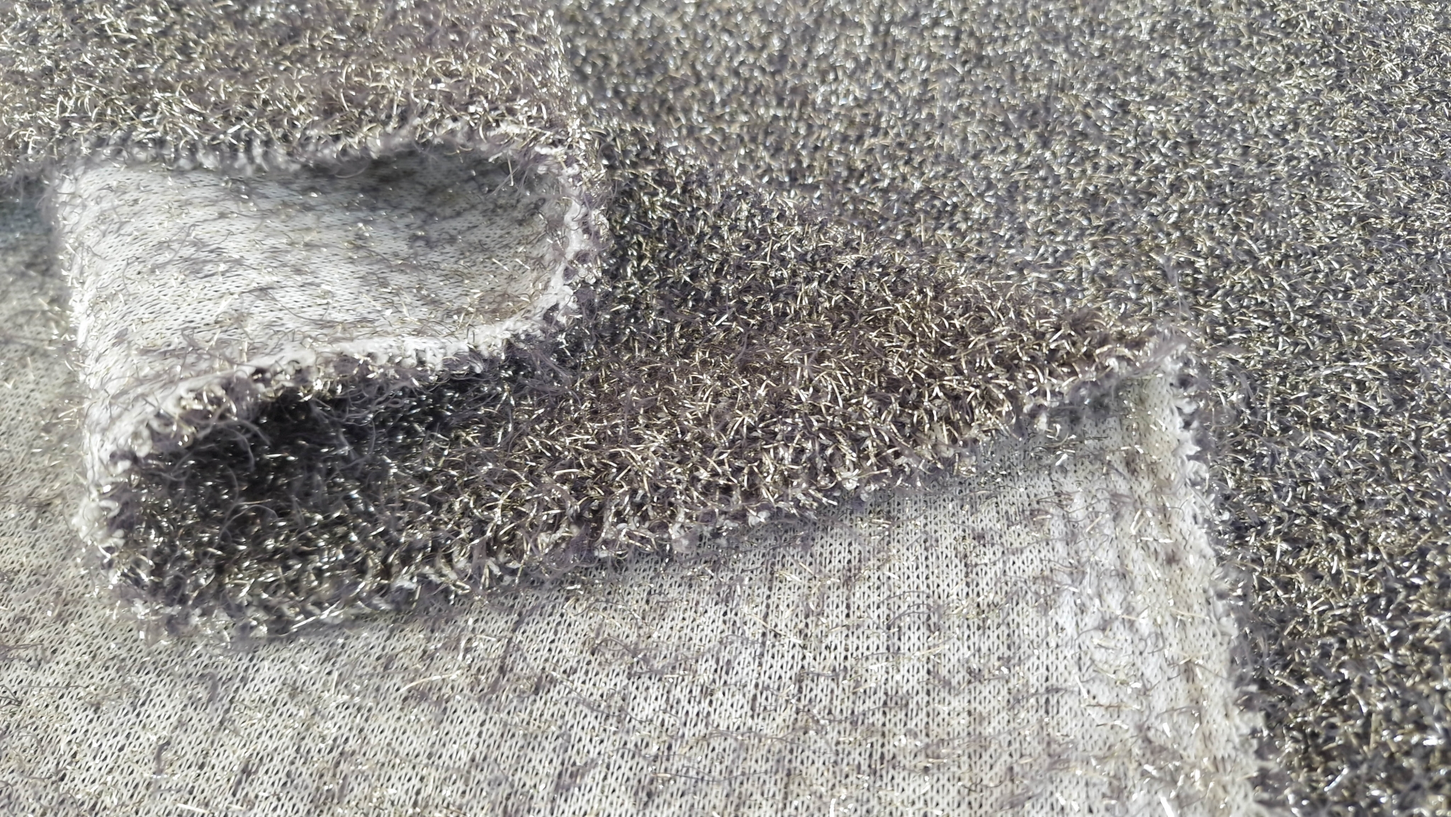 Tesatura gri cu fir metalizat auriu - imagine 2