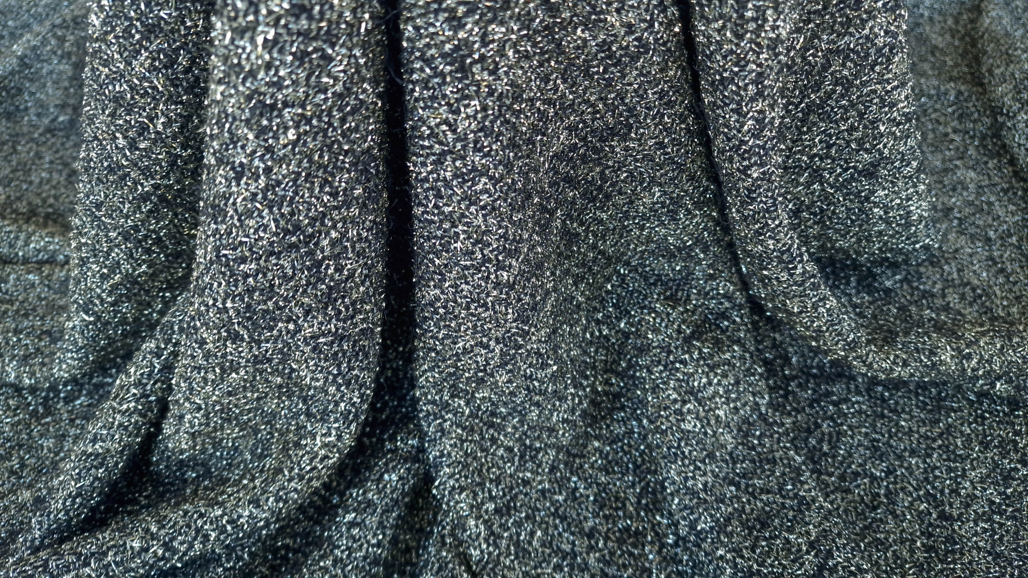 Tesatura neagra cu fir metalizat auriu - imagine 4