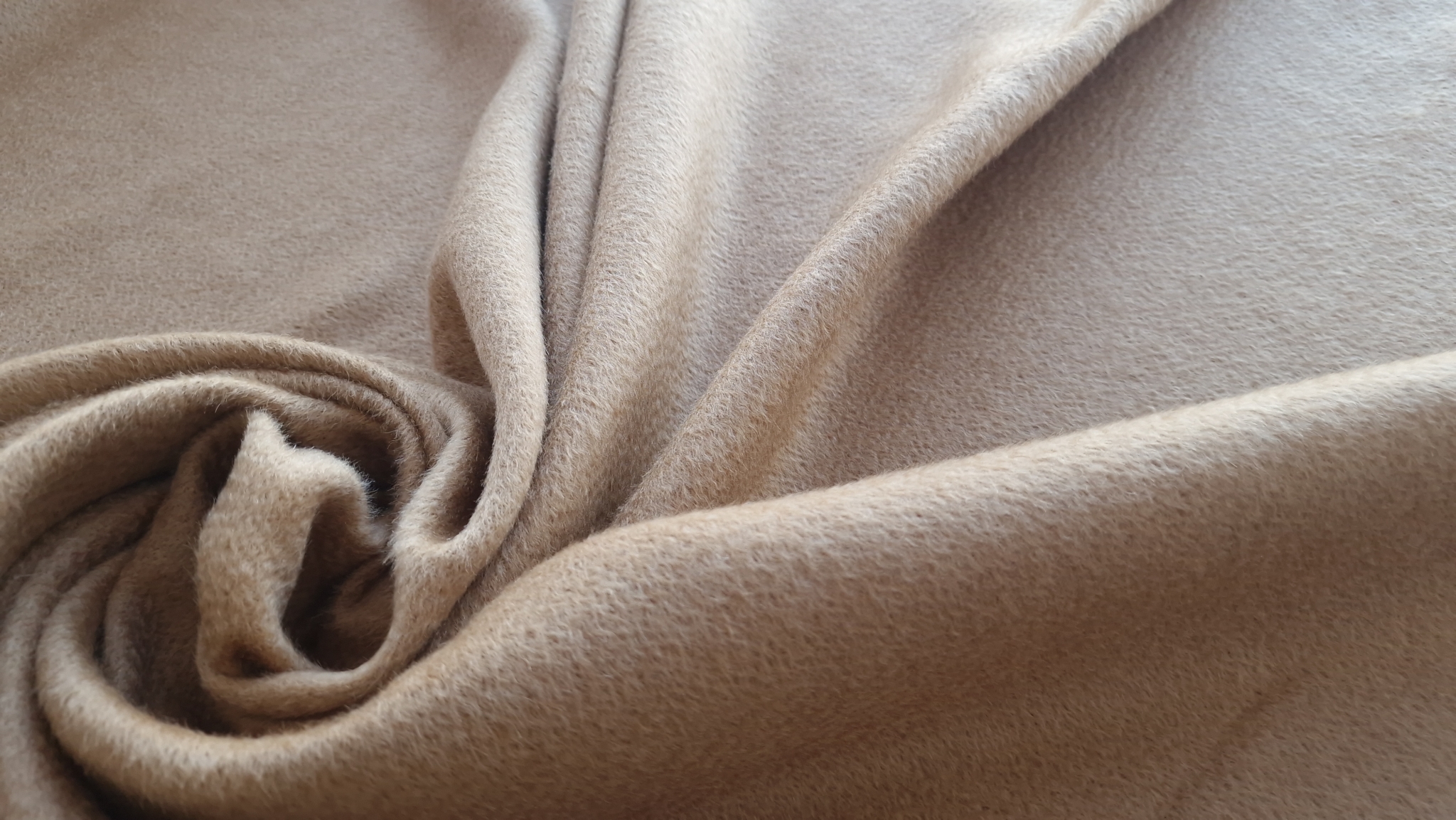 Stofă mocha mousse cu lână virgină și cașmir - imagine 3