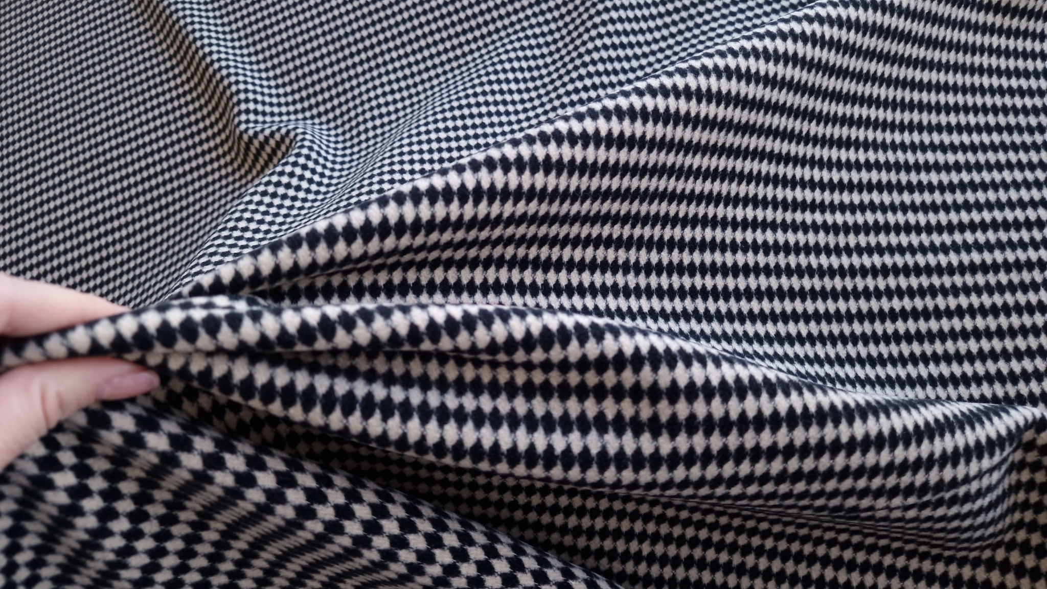 Stofa groasa cu romburi bicolor Armani - imagine 4