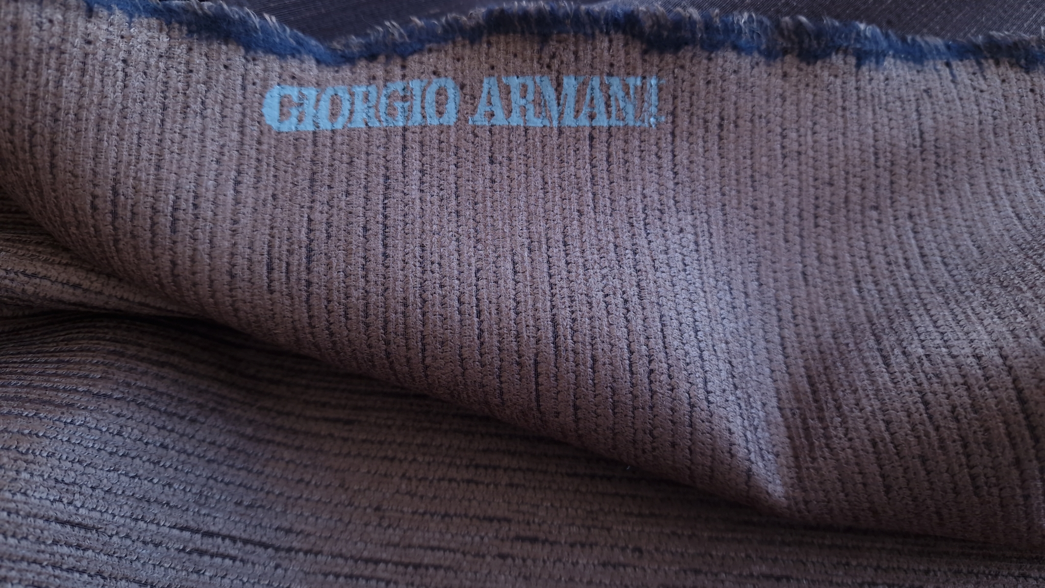 Stofa satinata maro Giorgio Armani - imagine 2