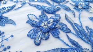 Broderie accesorizata cu flori 3D blue