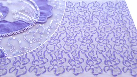 Broderie accesorizata pe tulle lila