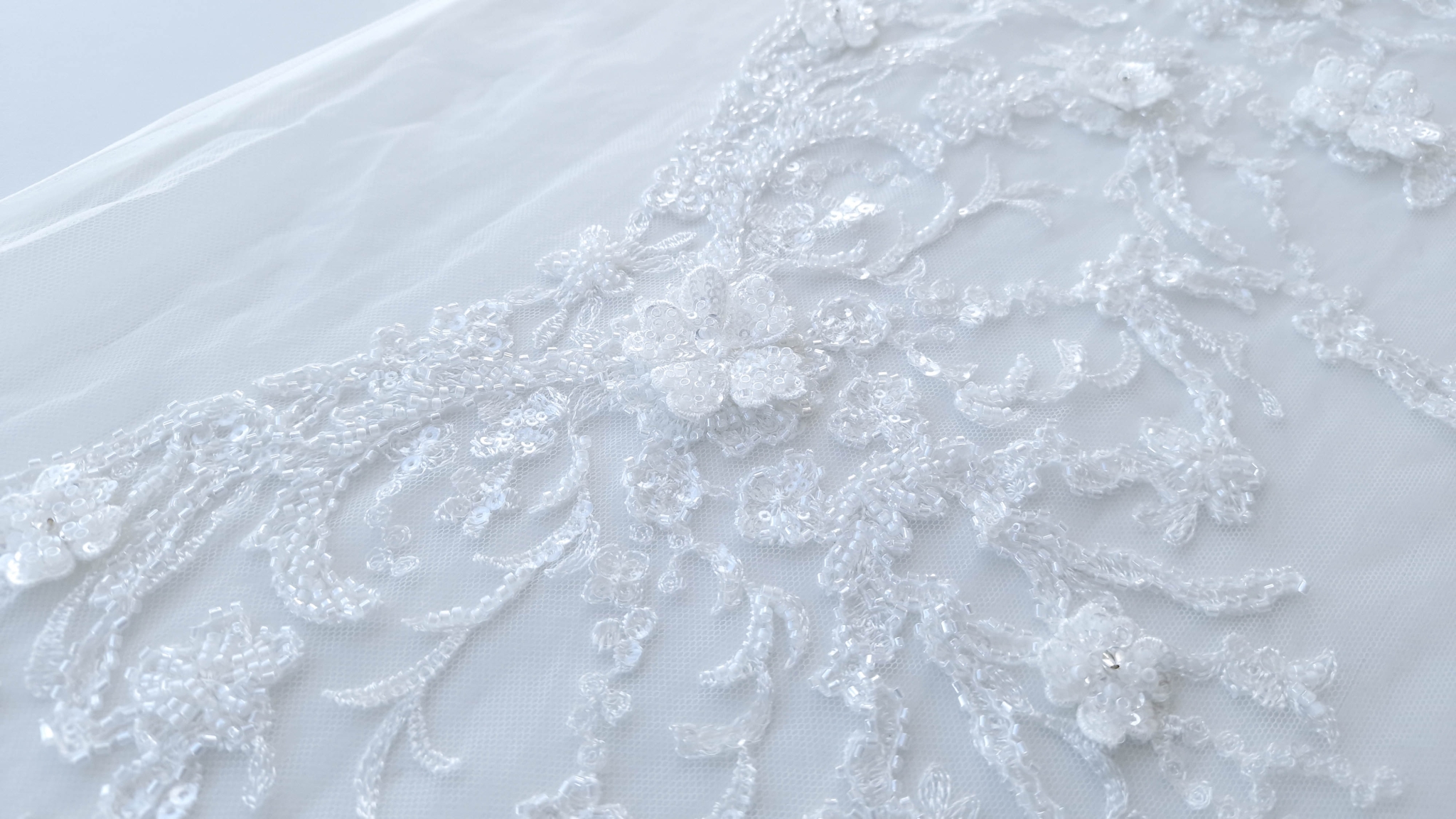 Dantela ivory cu bordura accesorizata - imagine 3