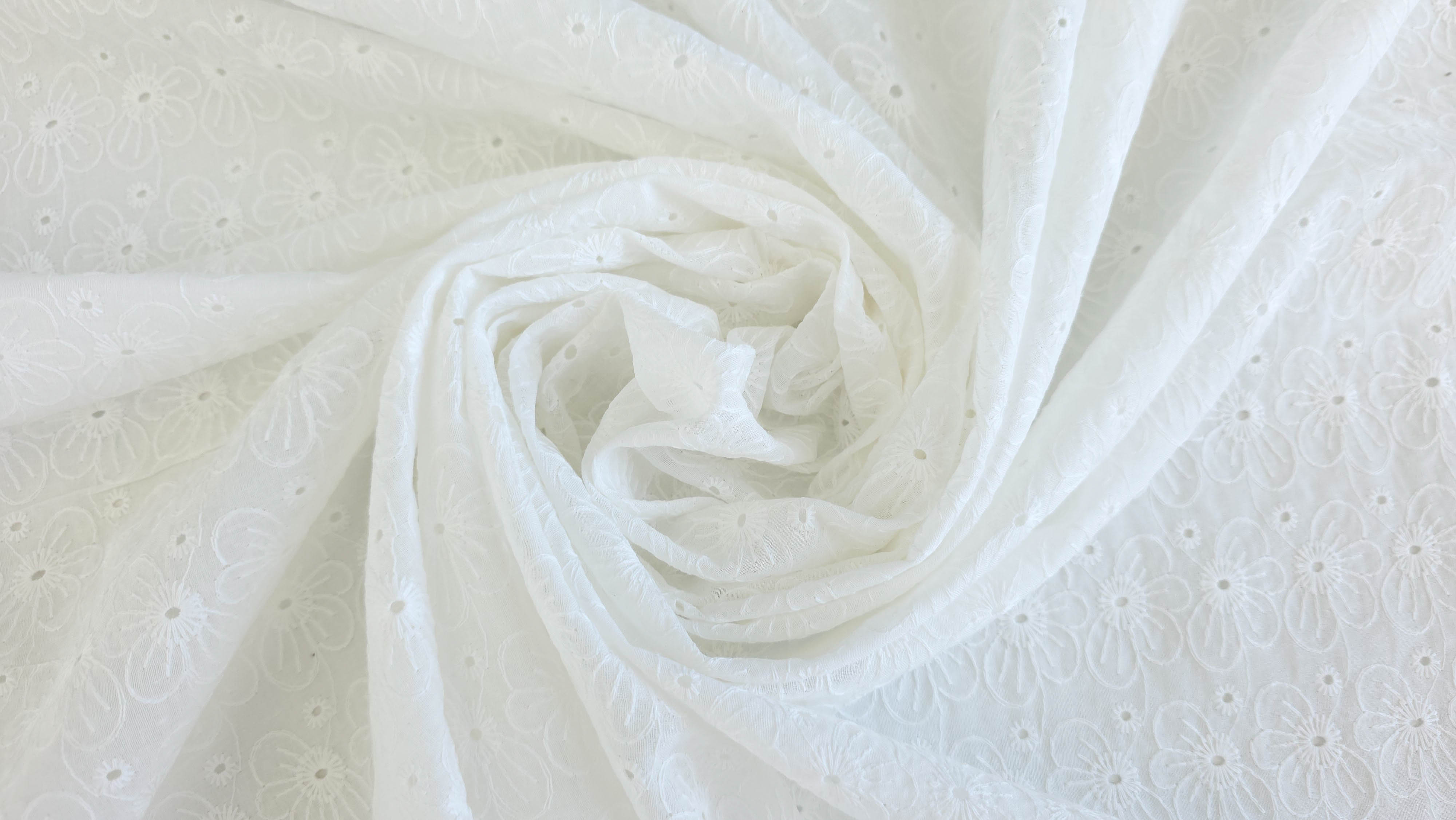 batist brodat din bumbac ivory daisy evelin textile (1)