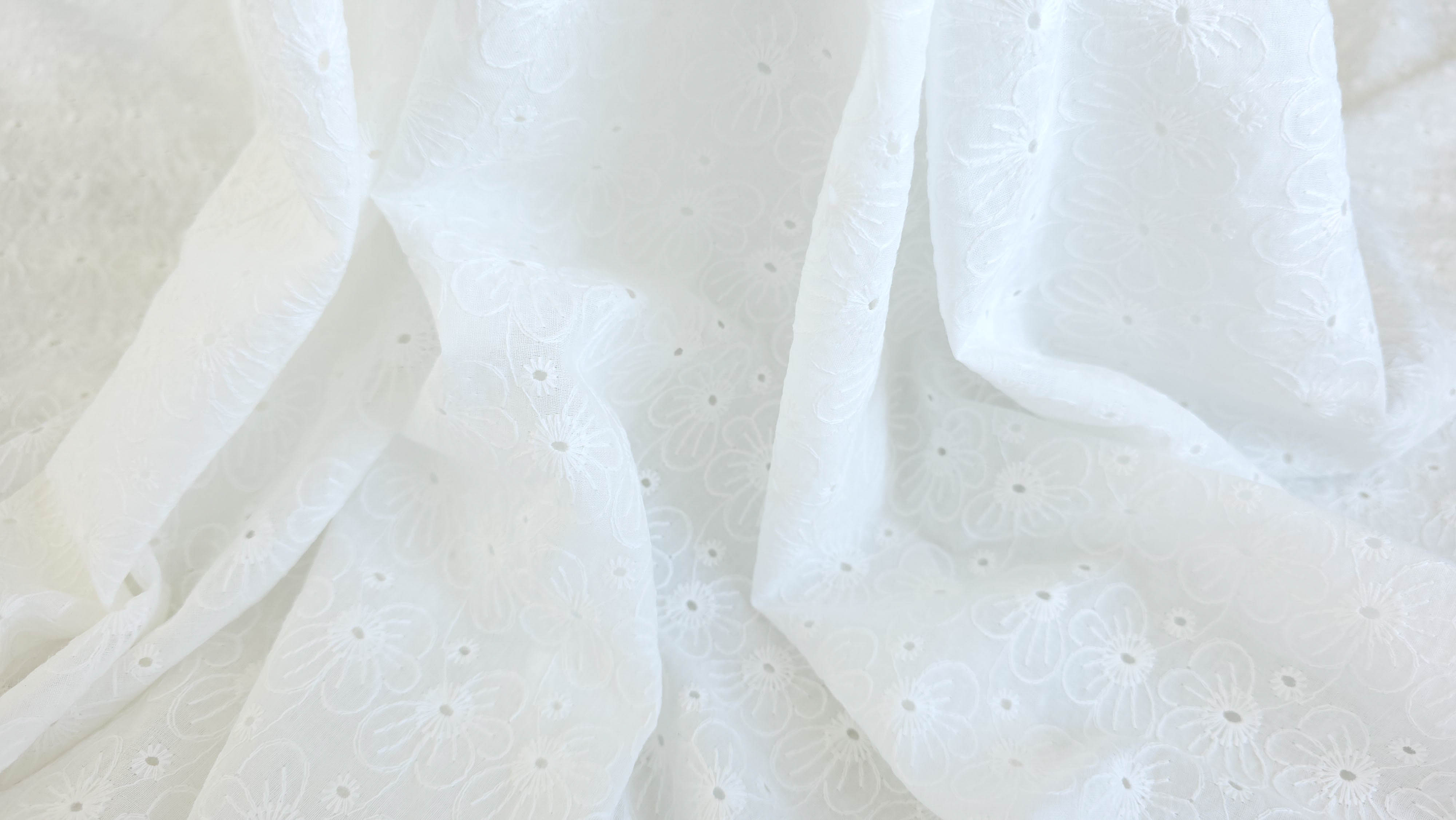 batist brodat din bumbac ivory daisy evelin textile (2)